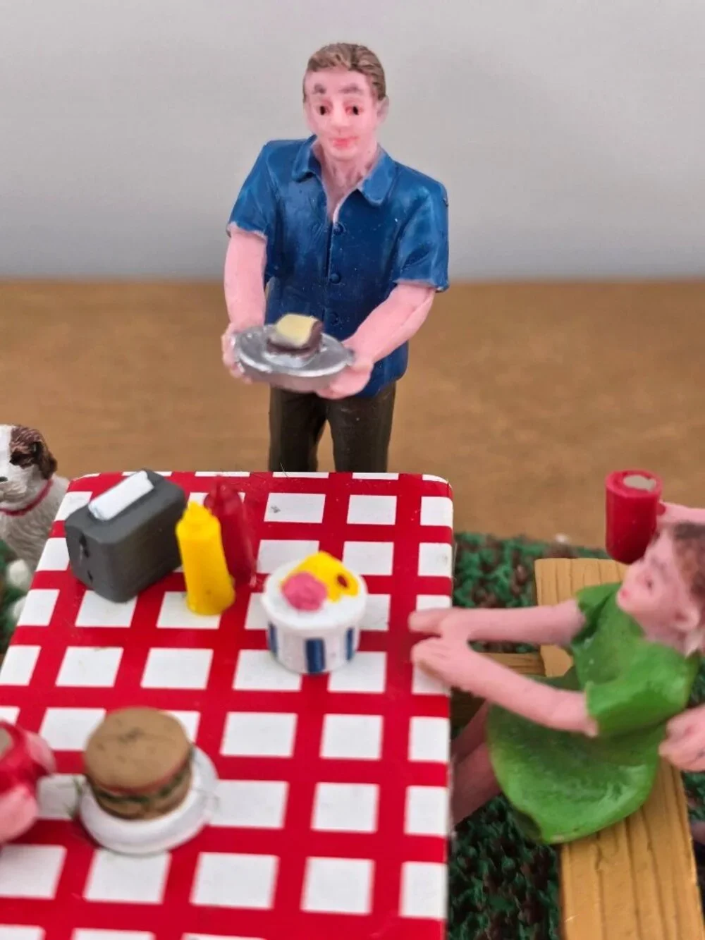 2018 Lemax Family Picnic Table Figurine Scene With Dog & Accessories Vintage